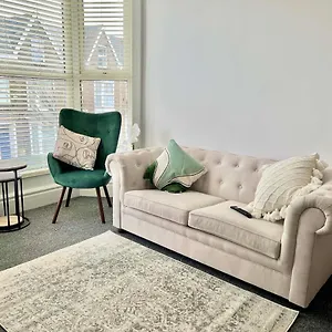  Apartment Stunning Flat Close To